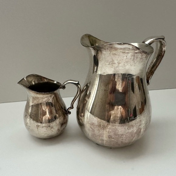 2 Vtg Wm Rogers 817 Silver Plate Footed Beverage Water Pitcher & Cream Pitcher - Picture 3 of 10